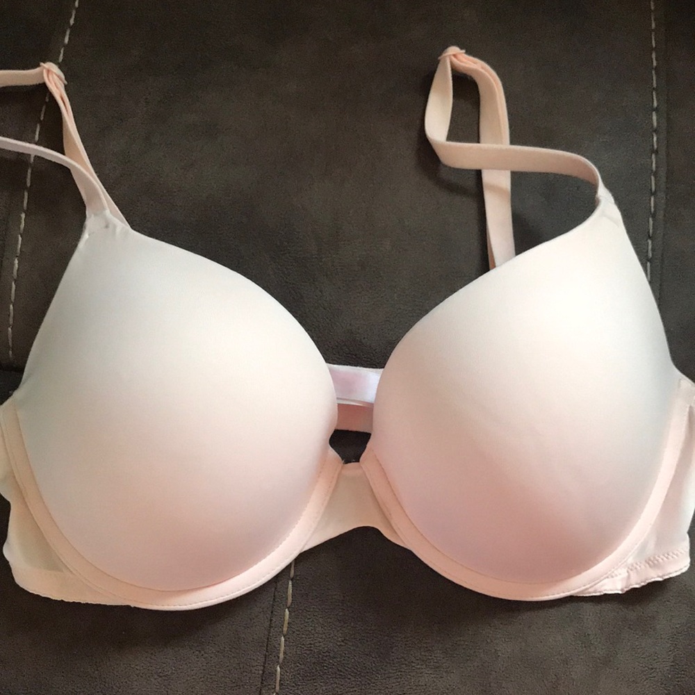 VS PINK wear everywhere push up bra size 34D